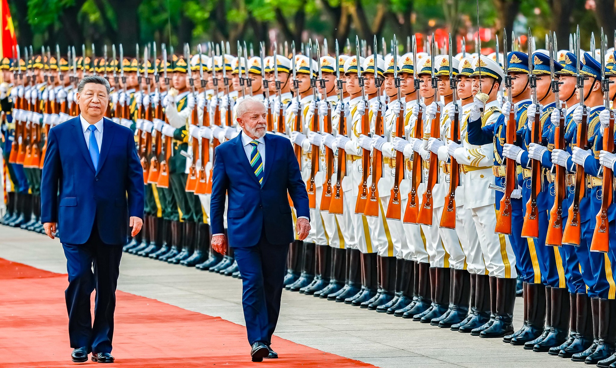 'Relação entre Brasil e China nunca foi tão necessária', diz Lula em Pequim ao lado de Xi Jinping