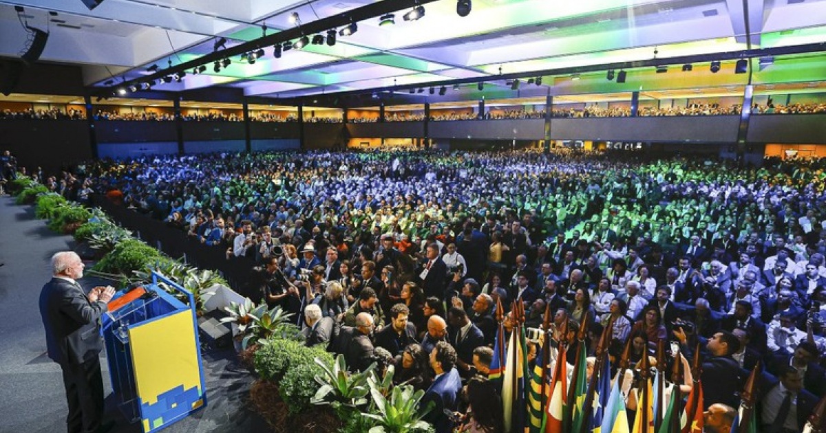 Lula enfatiza parceria com prefeituras em evento sobre autonomia municipal